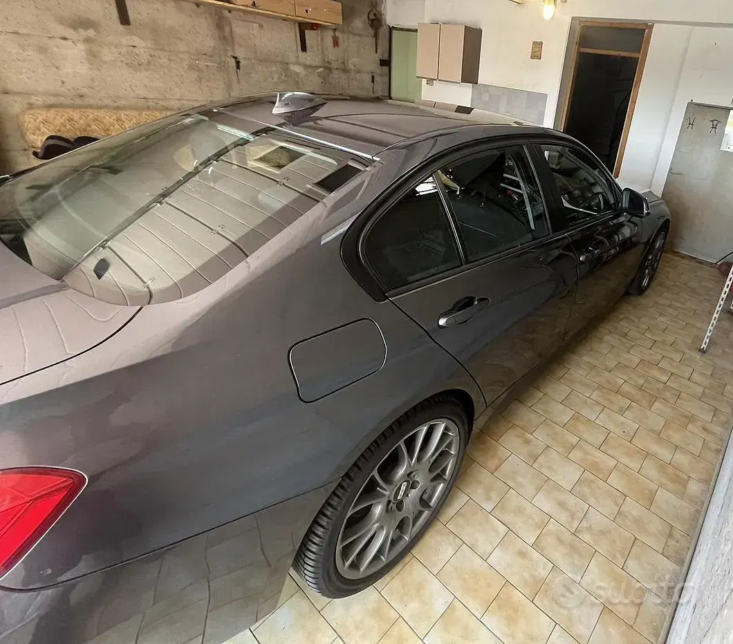Usata BMW 318 143 CV (105 kW) 2013 Grigio Berlina