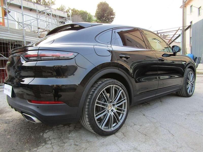 Begagnad Porsche Cayenne 462 HK (339 kW) 2022 Svart SUV