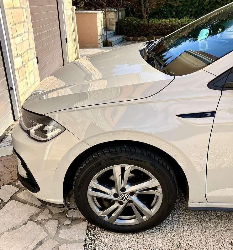 Usata VW Polo R-line 95 CV (69 kW) 2023 Beige Utilitaria