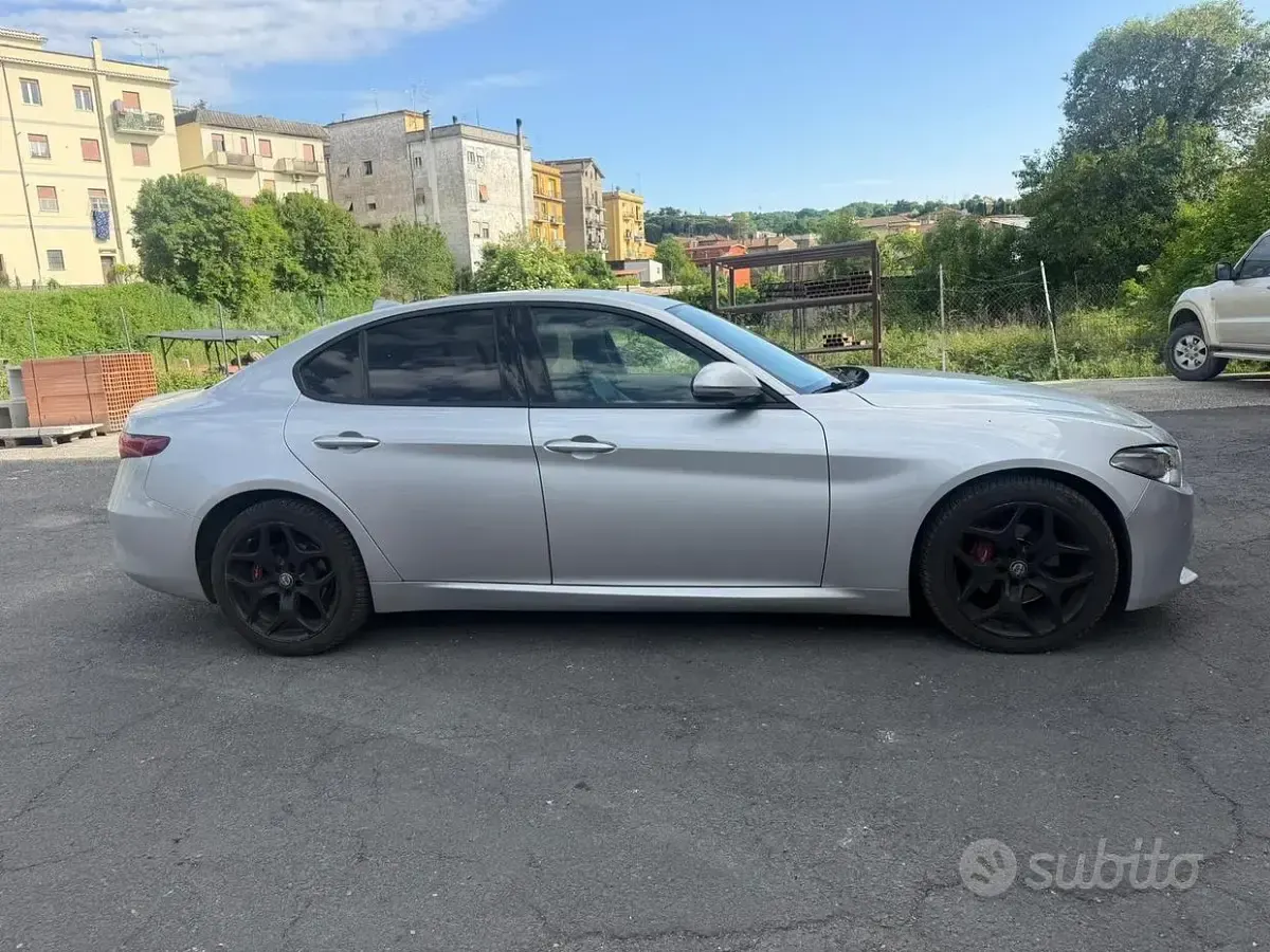 Usata Alfa Romeo Giulia 190 CV (139 kW) 2021 Grigio Berlina