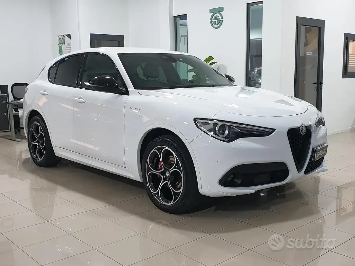 Second-hand Alfa Romeo Stelvio Veloce 210 CP (154 kW) 2022 Alb SUV