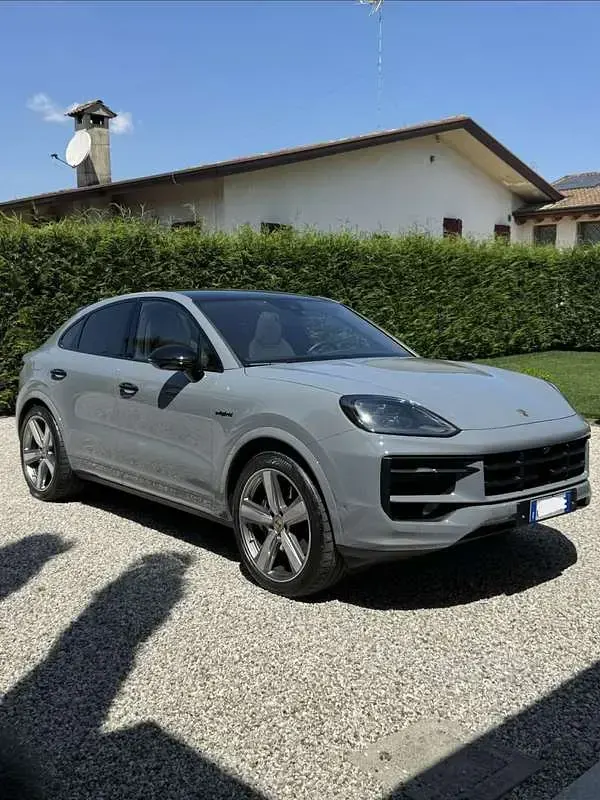 Usata Porsche Cayenne 354 CV (260 kW) 2024 Grigio SUV