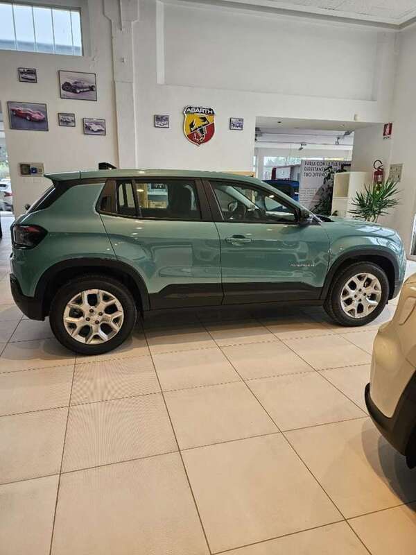 Usata Jeep Avenger Altitude 101 CV (74 kW) 2024 Azzurro SUV