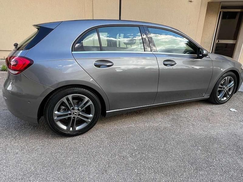 Usata Mercedes A180 Business 116 CV (85 kW) 2019 Grigio Berlina