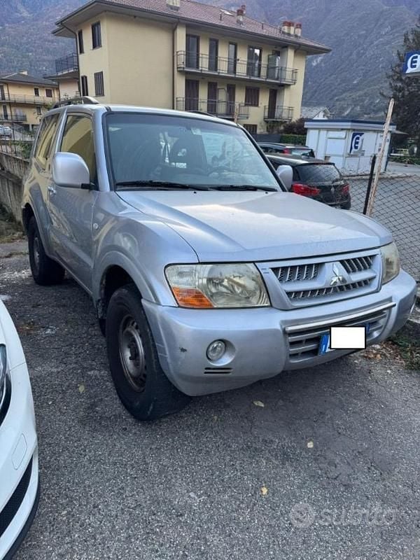 Usado Mitsubishi Pajero 160 CV (117 kW) 2005 Gris SUV