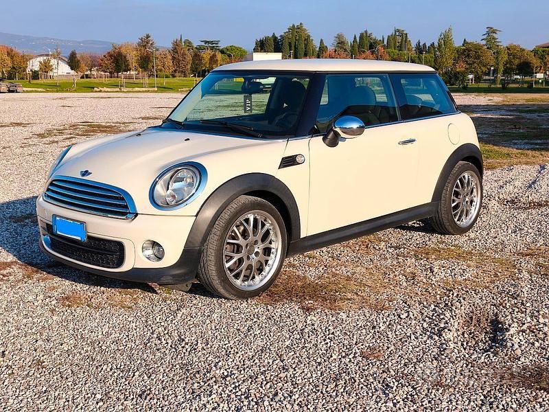 Bianco Usata 2011 Mini Cooper Due volumi | 3500 € (Ottimo prezzo) - Immagine 1/4