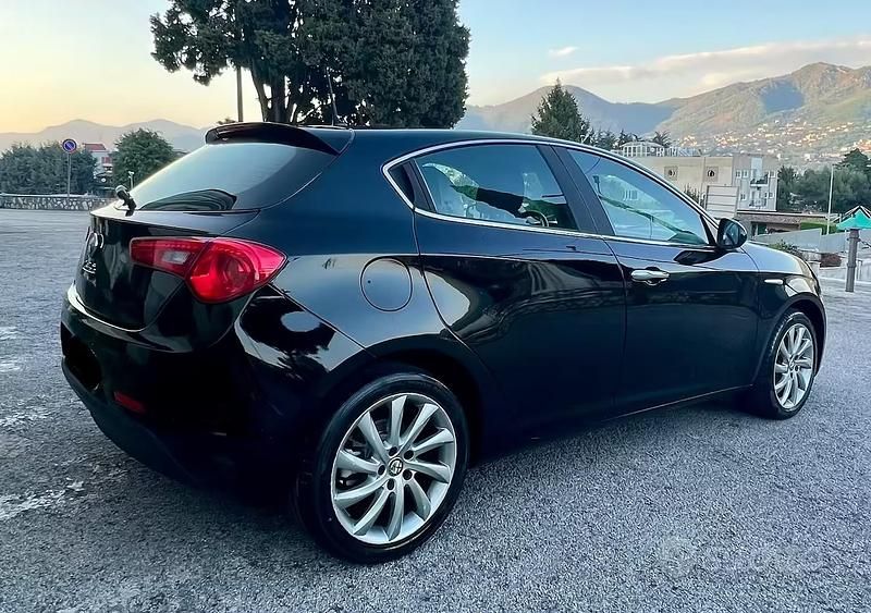 Usata Alfa Romeo Giulietta 105 CV (77 kW) 2015 Nero Utilitaria