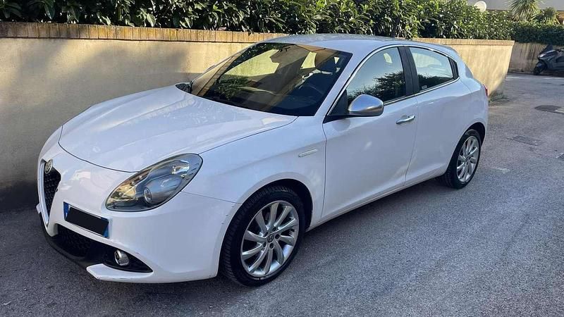 Usata Alfa Romeo Giulietta Super 120 CV (88 kW) 2016 Bianco Utilitaria