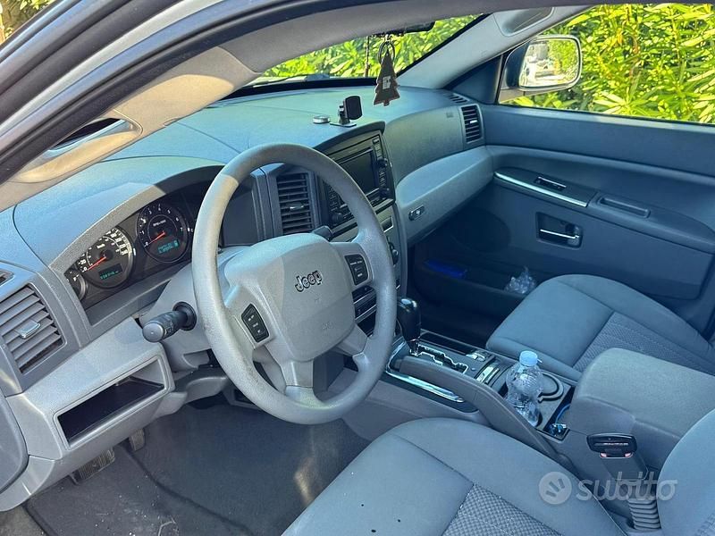 Usata Jeep Grand Cherokee 218 CV (160 kW) 2006 Grigio SUV