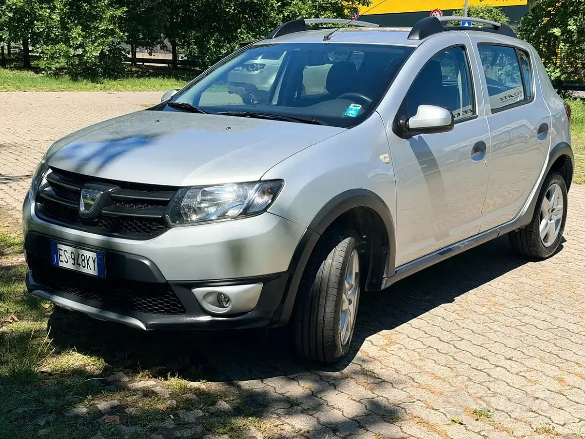 Usata Dacia Sandero Prestige 90 CV (66 kW) 2013 Grigio Berlina