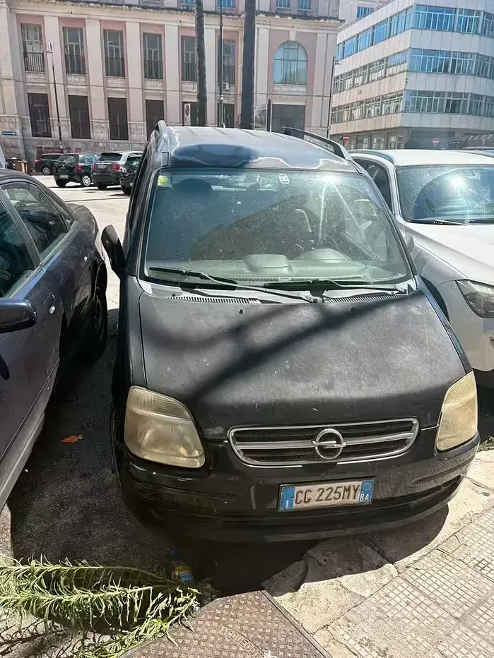 Usata Opel Agila 75 CV (55 kW) 2003 Nero Monovolume