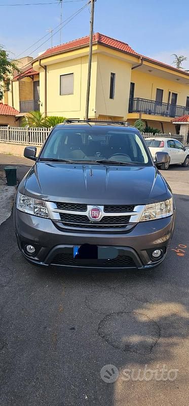 Usata Fiat Freemont 140 CV (102 kW) 2013 Marrone SUV