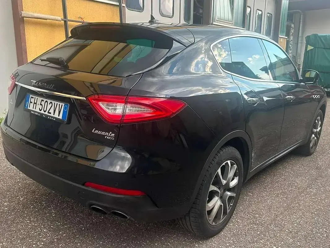 Usata Maserati Levante 250 CV (183 kW) 2017 Nero SUV