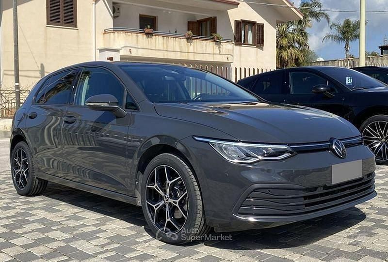 Usata VW Golf VIII Life 116 CV (85 kW) 2022 Grigio Berlina