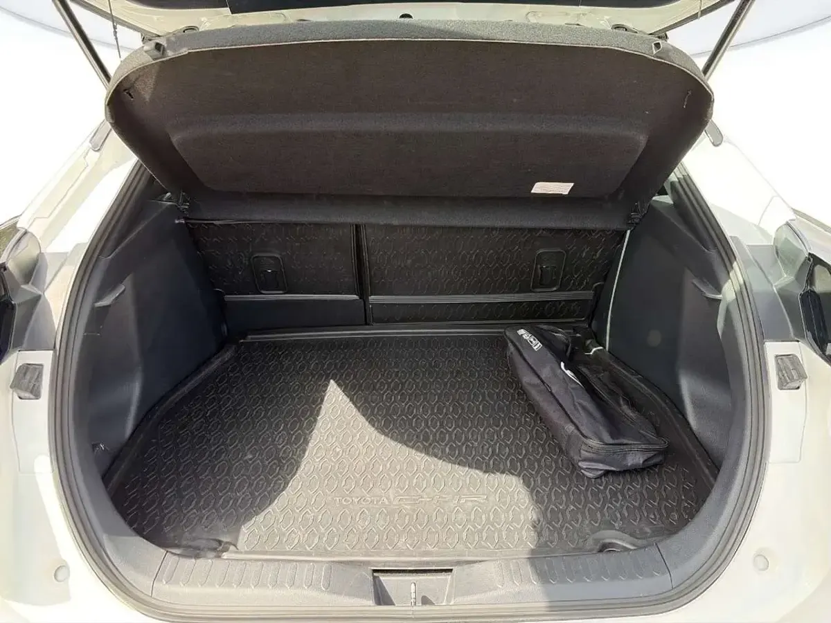 Usata Toyota C-HR Active 98 CV (72 kW) 2024 Bianco SUV