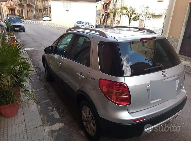Usata Fiat Sedici 135 CV (99 kW) 2013 Grigio SUV