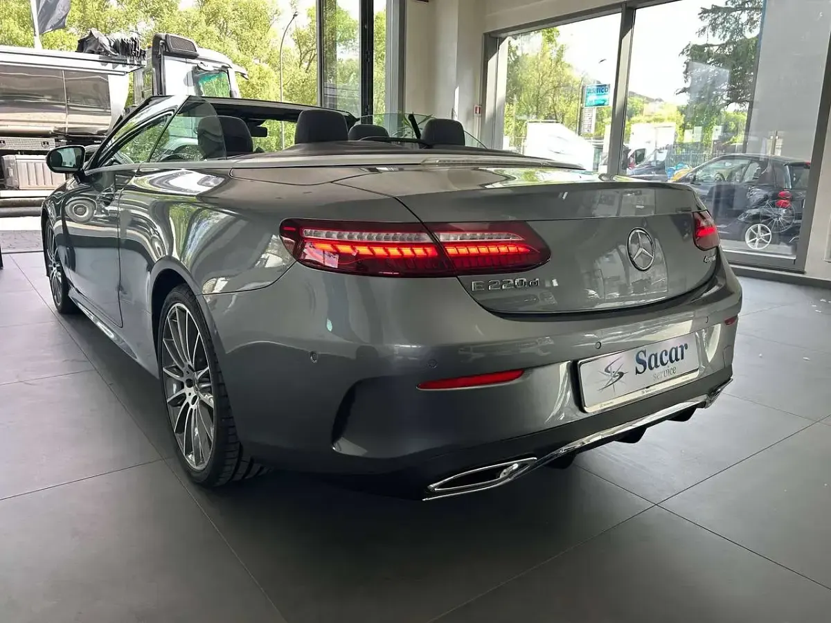 Usata Mercedes E220 Premium 194 CV (142 kW) 2021 Griglio selenite Cabrio
