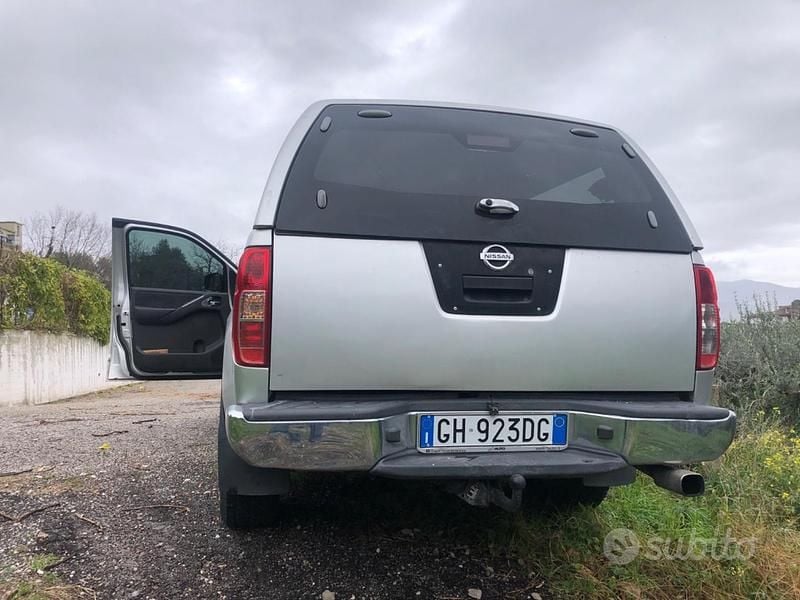 Usata Nissan Navara 190 CV (139 kW) 2007 Grigio Pick-up