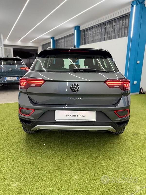 Usata VW T-Roc Style 116 CV (85 kW) 2023 Grigio SUV