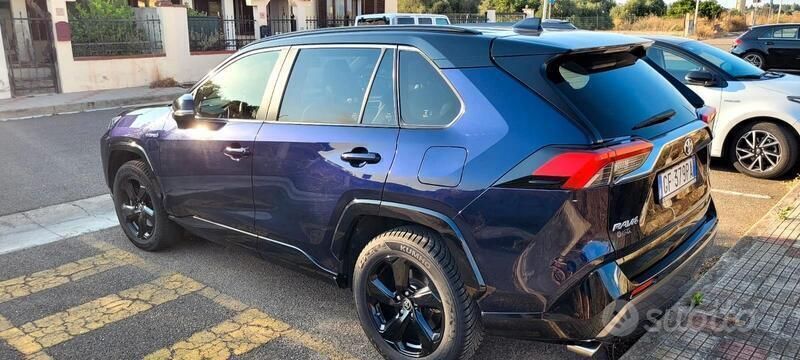 Usata Toyota RAV4 178 CV (130 kW) 2021 Blu SUV