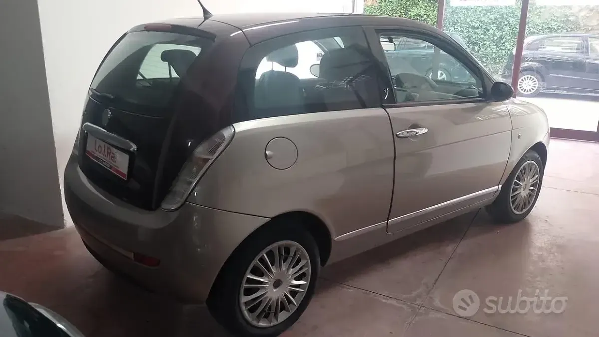 Begagnad Lancia Ypsilon 60 HK (44 kW) 2008 Brun Halvkombi