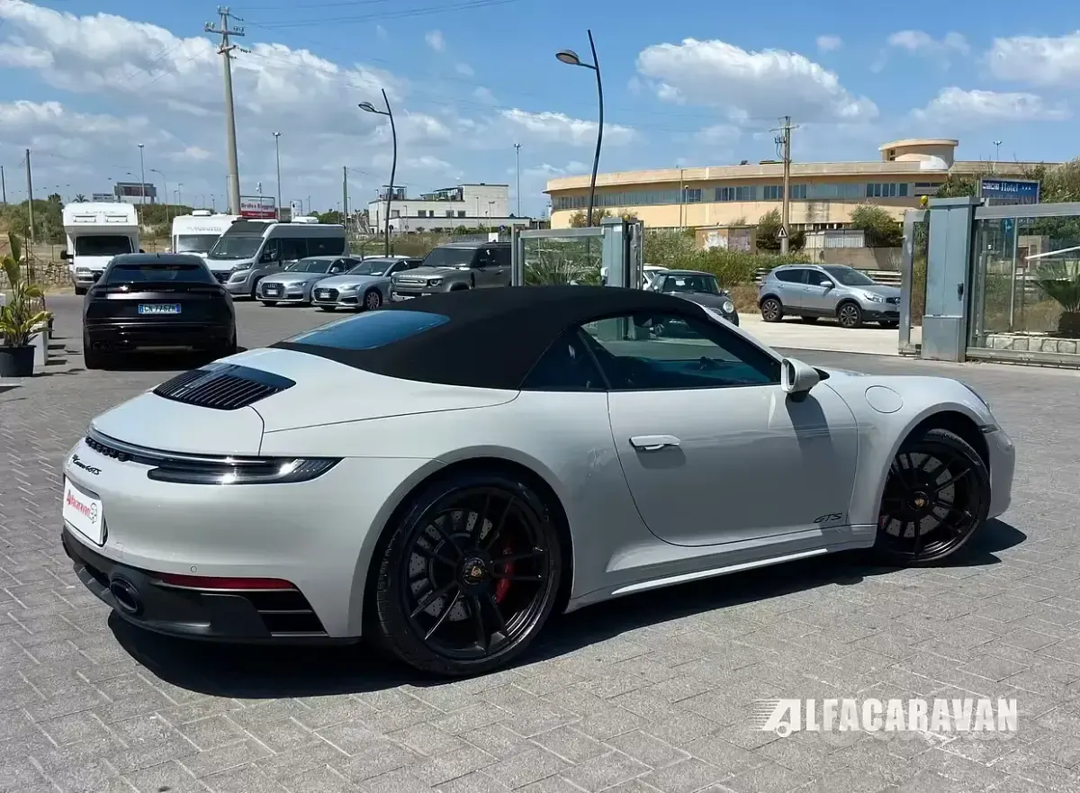 Usata Porsche 911 Carrera GTS 480 CV (353 kW) 2023 Grigio Cabrio