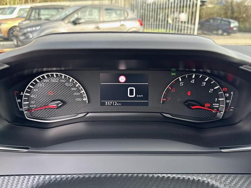 Usata Peugeot 2008 Active 102 CV (75 kW) 2023 Marrone SUV