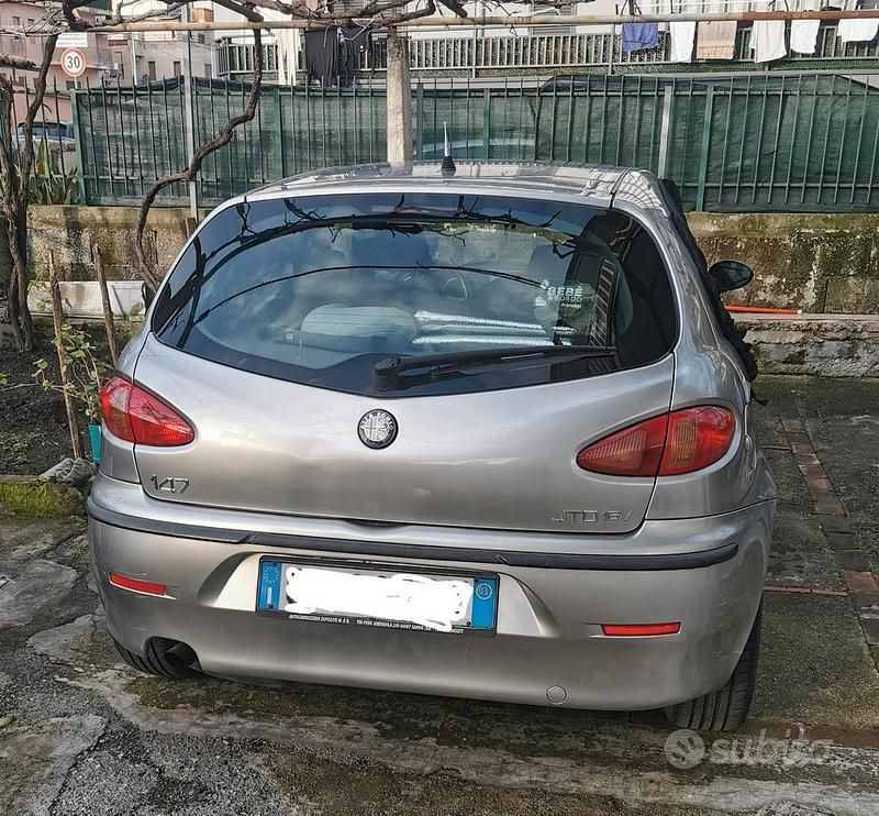 Usata Alfa Romeo 147 140 CV (102 kW) 2003 Grigio Utilitaria