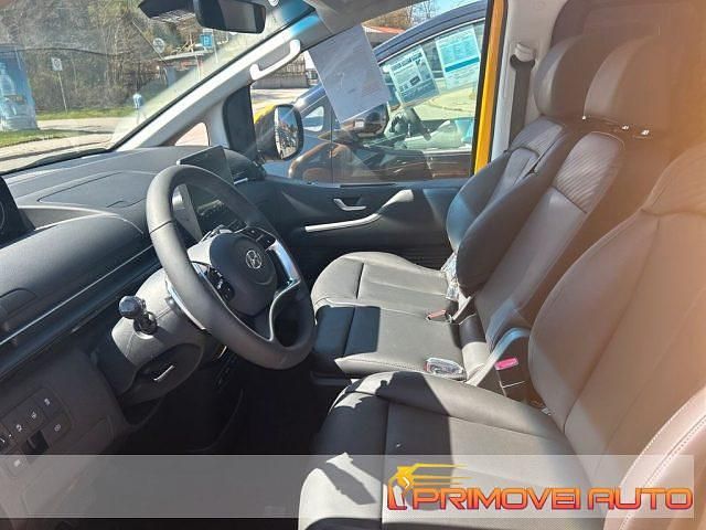 Giallo Usata 2023 Hyundai Staria Prime Monovolume | 54.200 € (Buon prezzo) - Immagine 1/4