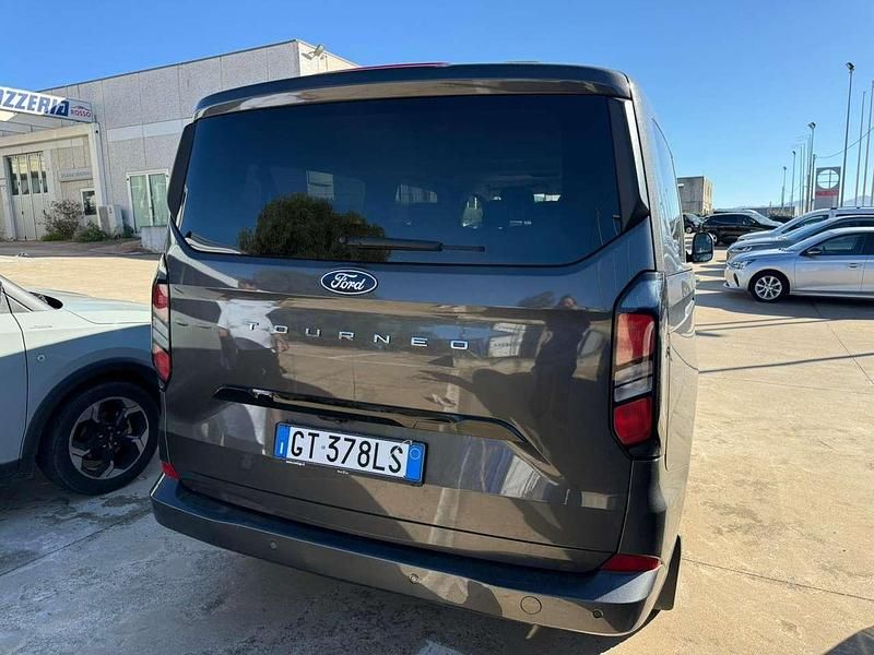 Usata Ford Tourneo Custom Titanium 136 CV (100 kW) 2024 Grey matter Furgone