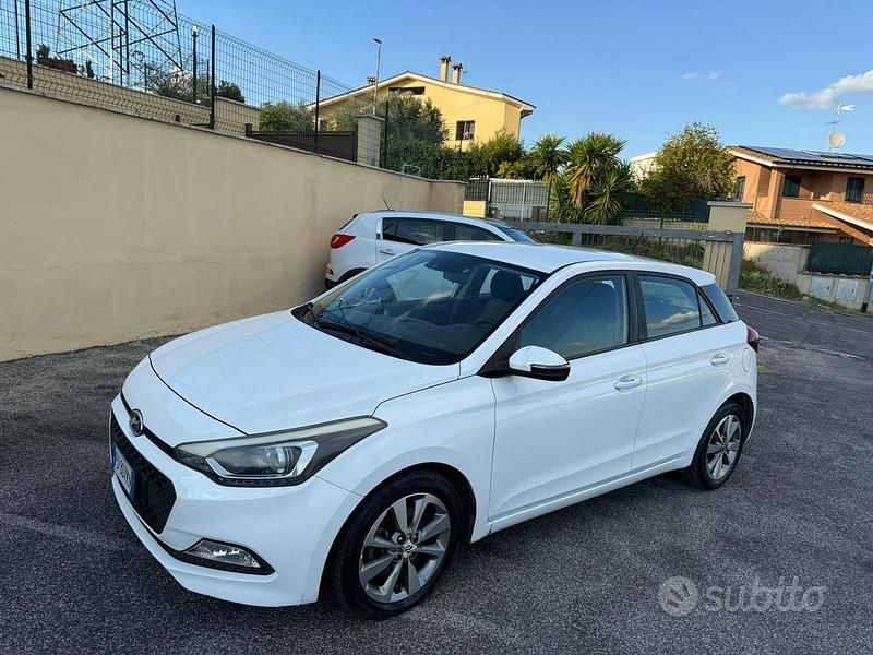 Usata Hyundai i20 GO! 74 CV (54 kW) 2016 Bianco Berlina