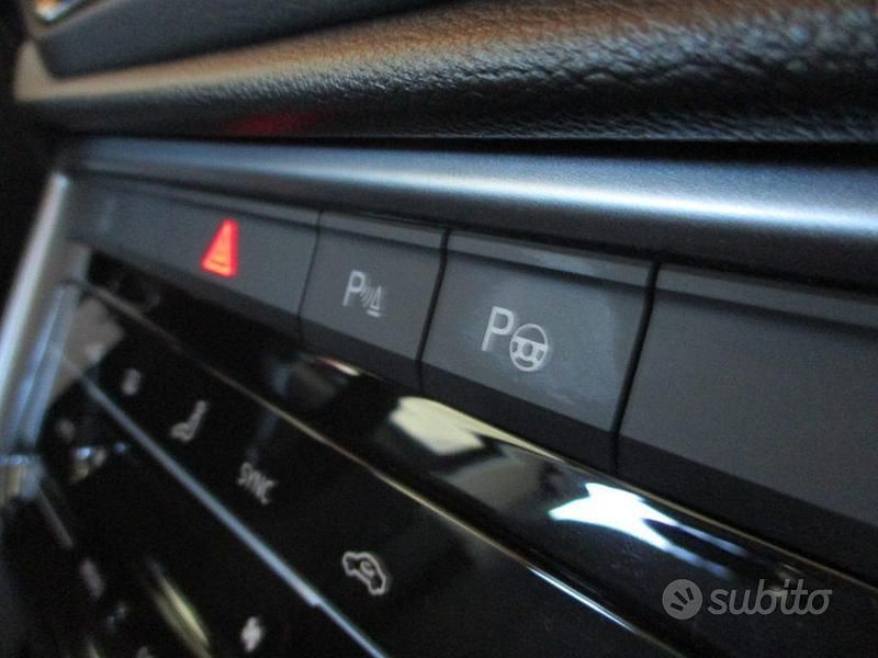 Usata VW T-Roc Life 110 CV (80 kW) 2022 Nero SUV