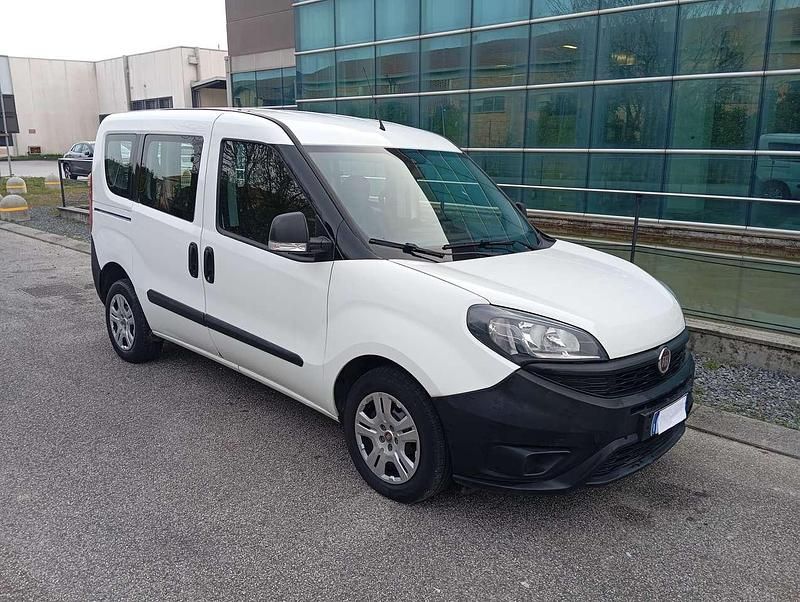 Usata Fiat Doblò Easy 105 CV (77 kW) 2022 Bianco Monovolume