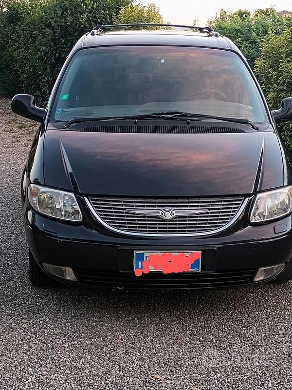 Nero Usata 2002 Chrysler Voyager Monovolume | 3500 € (Molto cara) - Immagine 1/4