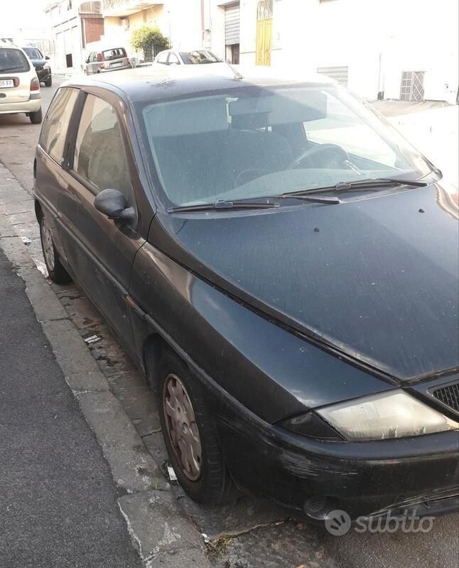 Usata Lancia Ypsilon 54 CV (39 kW) 2000 Nero Utilitaria