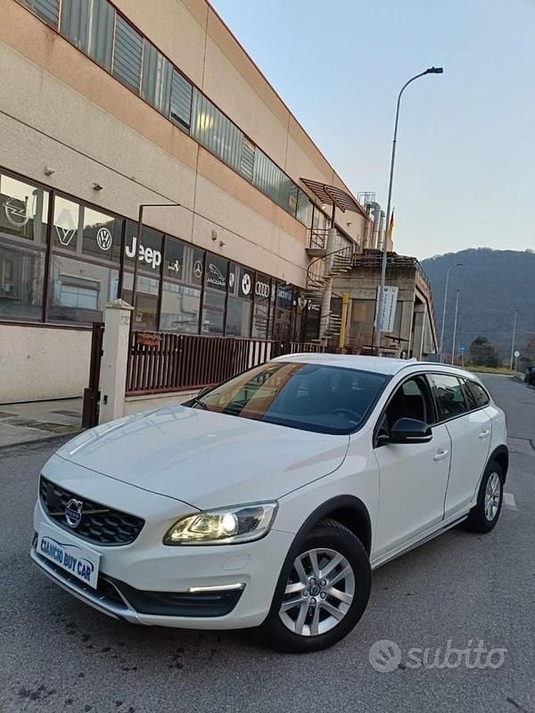 Usata Volvo V60 CC Business Edition 150 CV (110 kW) 2017 Bianco Station wagon