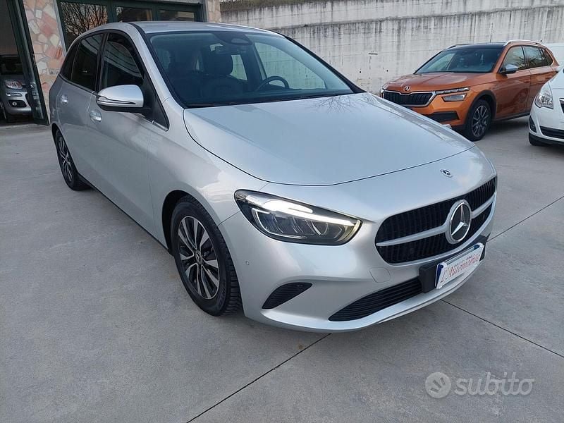Usata Mercedes B180 AMG Line Premium 116 CV (85 kW) 2023 Grigio Monovolume