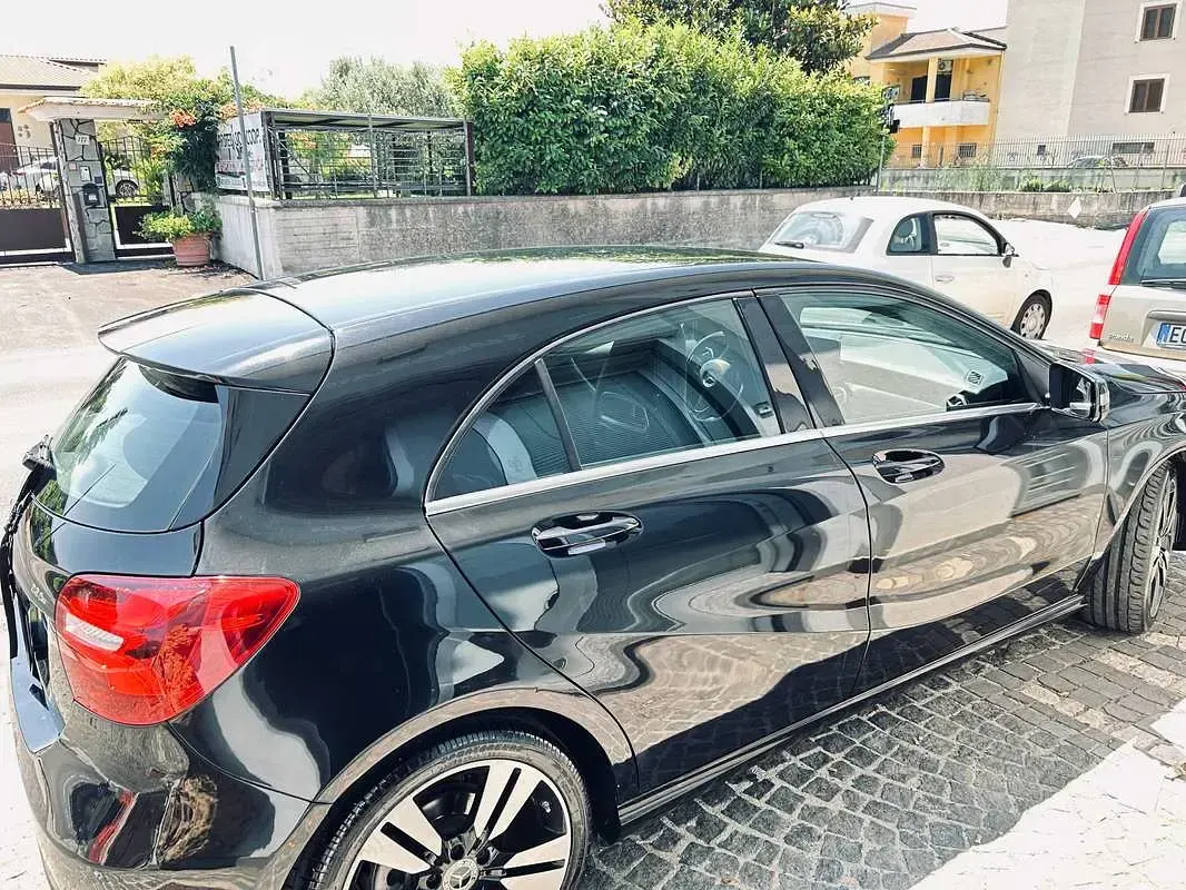 Usata Mercedes A180 109 CV (80 kW) 2018 Nero Berlina