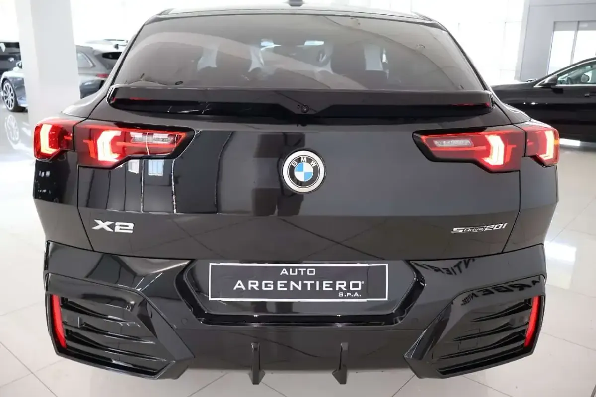 Nuova BMW X2 M Sport 156 CV (114 kW) 2026 Black shapphire met SUV