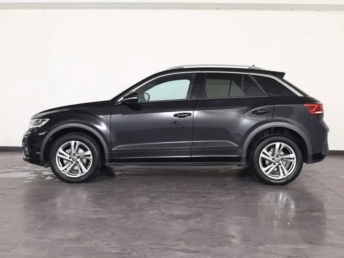 Usata VW T-Roc R-line 116 CV (85 kW) 2023 Deep black perlato SUV