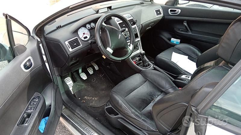 Usata Peugeot 307 CC 136 CV (100 kW) 2006 Grigio Cabrio
