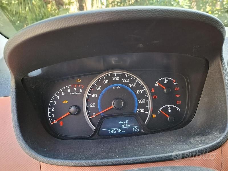 Usata Hyundai i10 Style 65 CV (47 kW) 2016 Bianco Utilitaria