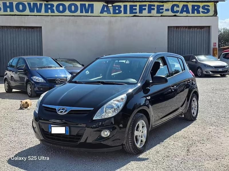 Usata Hyundai i20 Edition 77 CV (56 kW) 2012 Nero Utilitaria