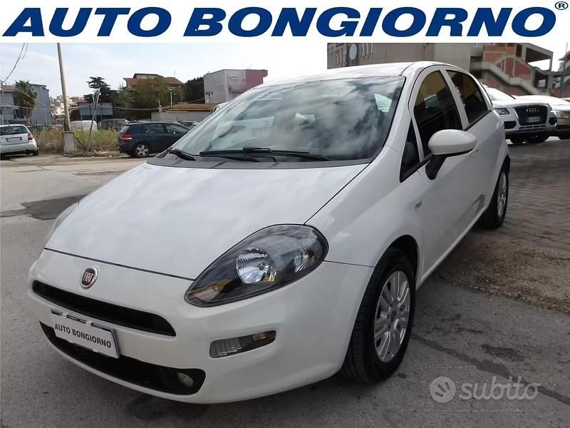 Usata Fiat Punto Lounge 74 CV (54 kW) 2015 Blu Utilitaria