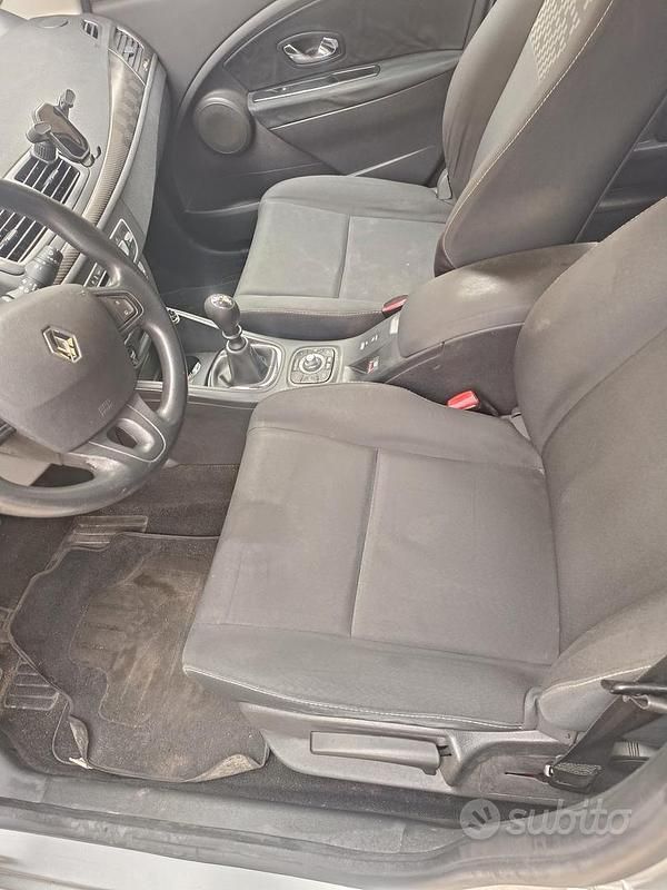 Usata Renault Mégane GrandTour 110 CV (80 kW) 2013 Grigio Station wagon