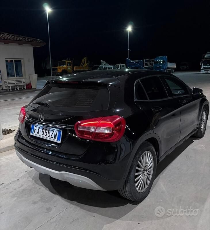 Usata Mercedes GLA200 Executive 136 CV (100 kW) 2017 Nero SUV