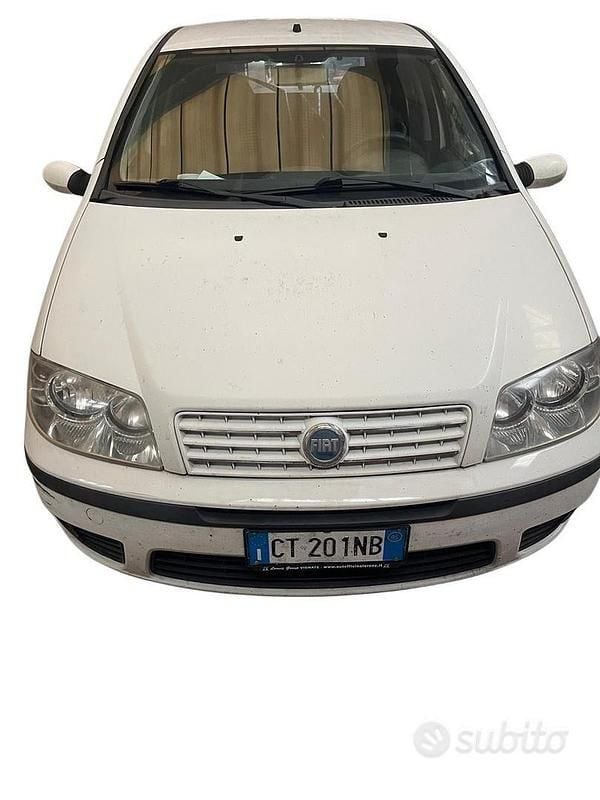 Usata Fiat Punto 80 CV (58 kW) 2005 Bianco Utilitaria