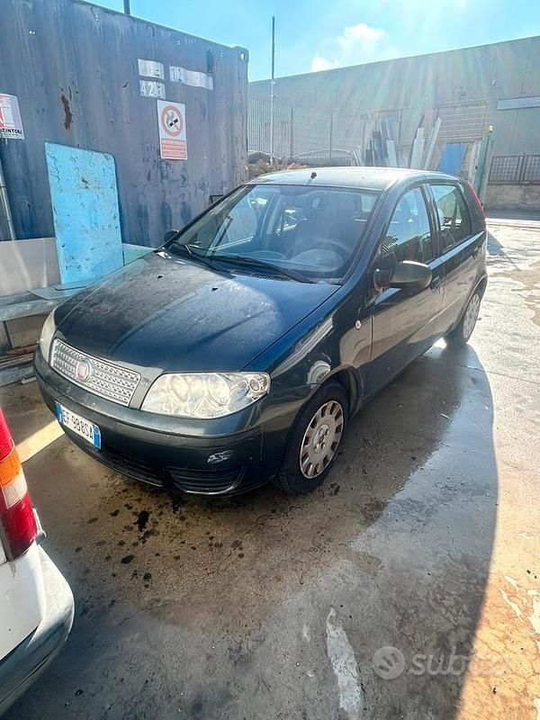 Grigio Usata 2010 Fiat Punto Due volumi | 2000 € - Immagine 1/4