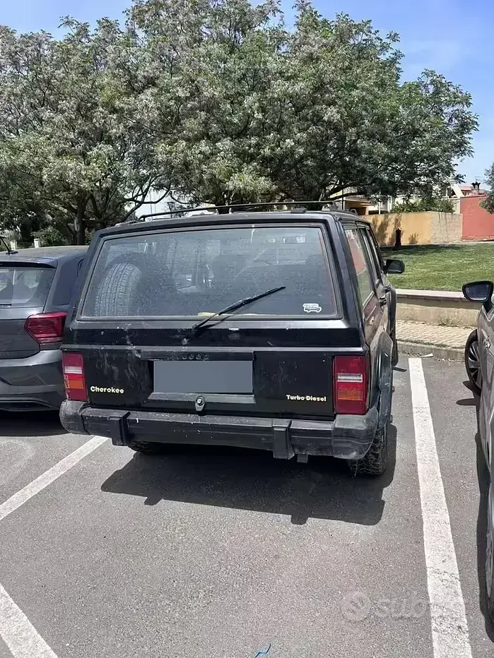 Usata Jeep Cherokee 80 CV (58 kW) 1990 Nero SUV