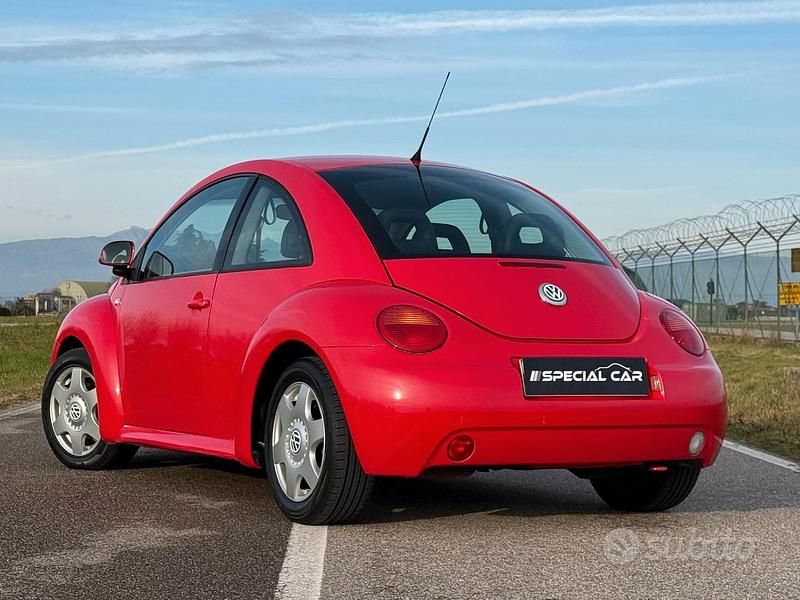 Usata VW New Beetle 116 CV (85 kW) 1999 Rosso Utilitaria
